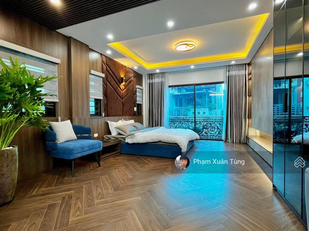 Chủ giảm sâu! trung tâm cầu giấy, nhà xây mới, thang máy, thoáng trước sau, sổ đỏ đẹp, vị trí đẹp