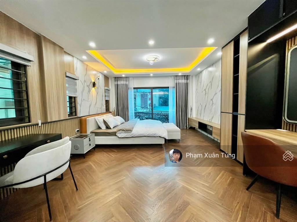 Chủ giảm sâu! trung tâm cầu giấy, nhà xây mới, thang máy, thoáng trước sau, sổ đỏ đẹp, vị trí đẹp
