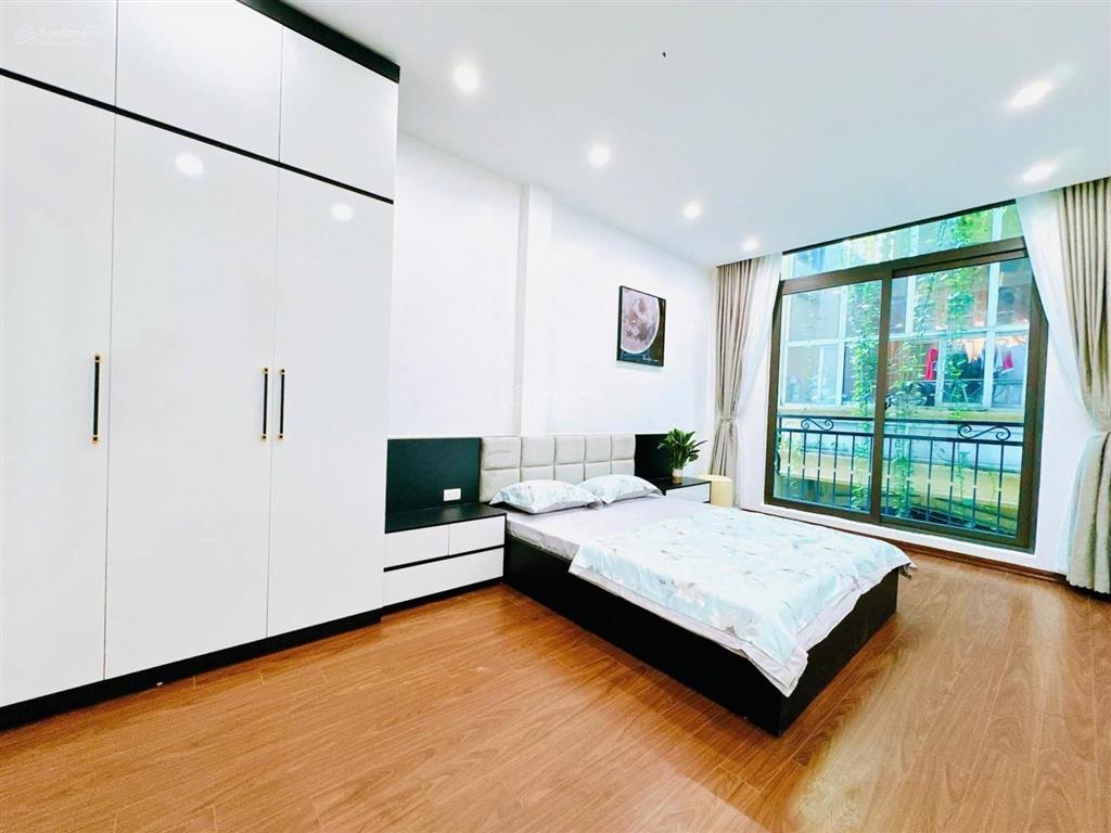 Hoàng quốc việt, nhà đẹp ở luôn, ngõ 3 gác tránh, 60m ra phố, thoáng, 39m2*5t