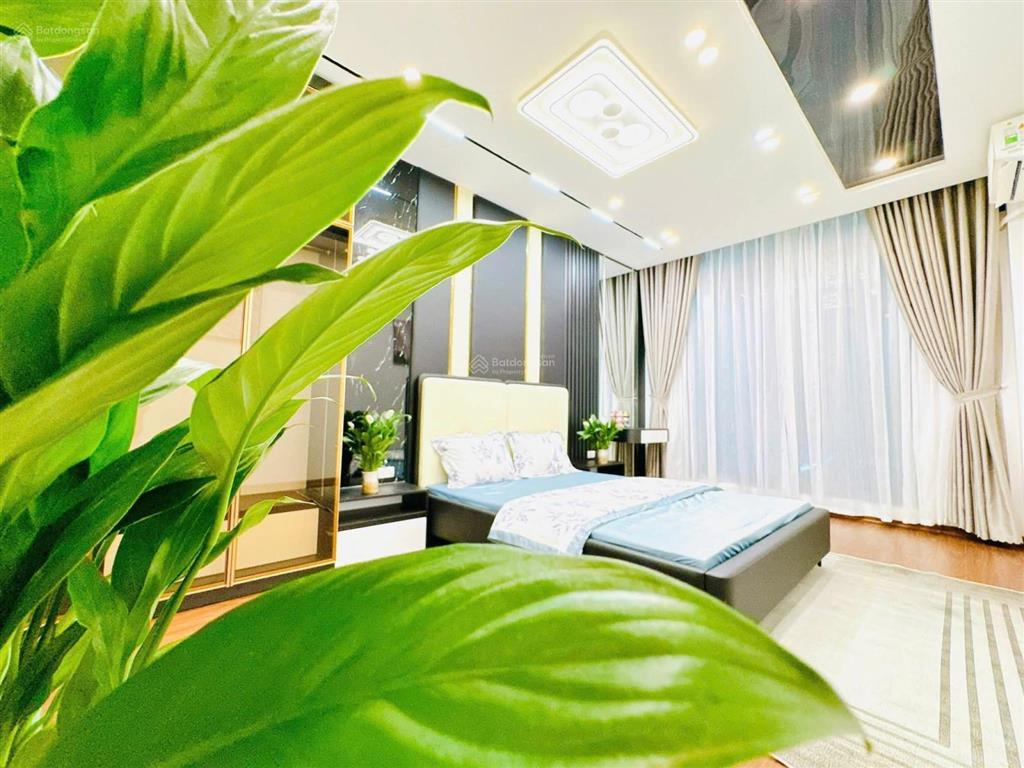 Hoàng quốc việt, nhà đẹp ở luôn, ngõ 3 gác tránh, 60m ra phố, thoáng, 39m2*5t