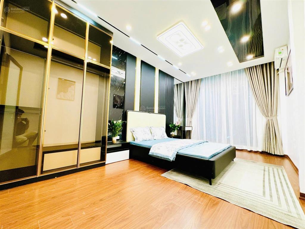 Hoàng quốc việt, nhà đẹp ở luôn, ngõ 3 gác tránh, 60m ra phố, thoáng, 39m2*5t