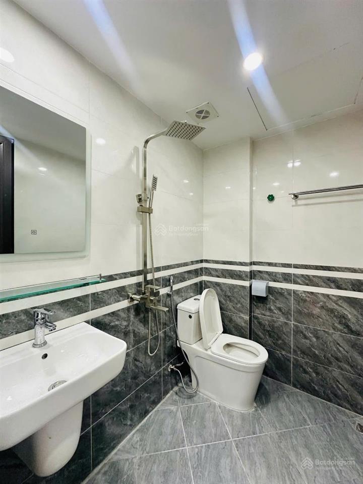 Hoàng quốc việt, nhà đẹp ở luôn, ngõ 3 gác tránh, 60m ra phố, thoáng, 39m2*5t