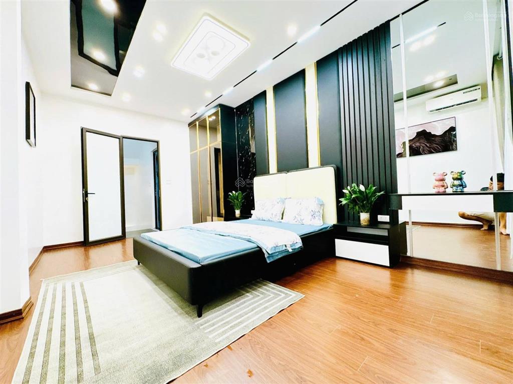 Hoàng quốc việt, nhà đẹp ở luôn, ngõ 3 gác tránh, 60m ra phố, thoáng, 39m2*5t
