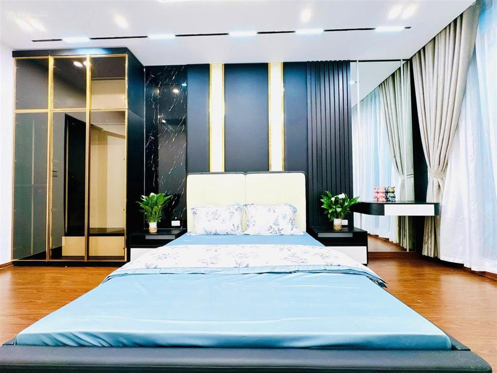 Hoàng quốc việt, nhà đẹp ở luôn, ngõ 3 gác tránh, 60m ra phố, thoáng, 39m2*5t