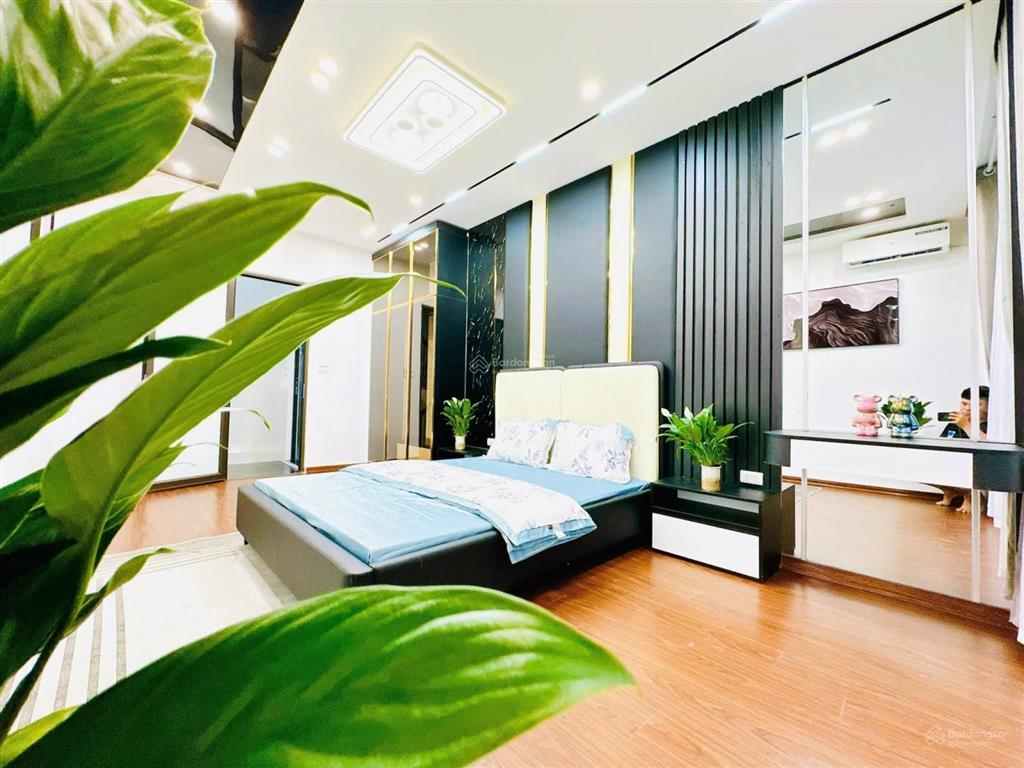Hoàng quốc việt, nhà đẹp ở luôn, ngõ 3 gác tránh, 60m ra phố, thoáng, 39m2*5t