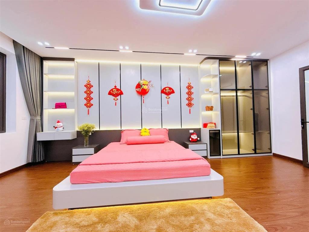 Ngọc khánh  la thành, ngõ thông 3 gác tránh, trước nhà 3m, gần phố, tặng nt, ở ngay, 39.6m2*5t
