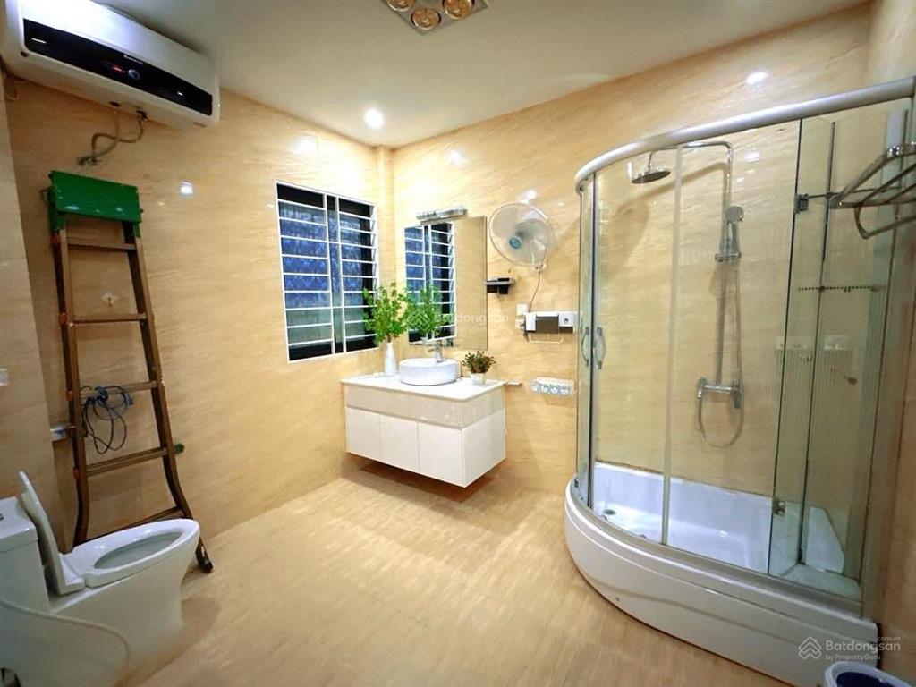 Ngọc khánh  la thành, ngõ thông 3 gác tránh, trước nhà 3m, gần phố, tặng nt, ở ngay, 39.6m2*5t