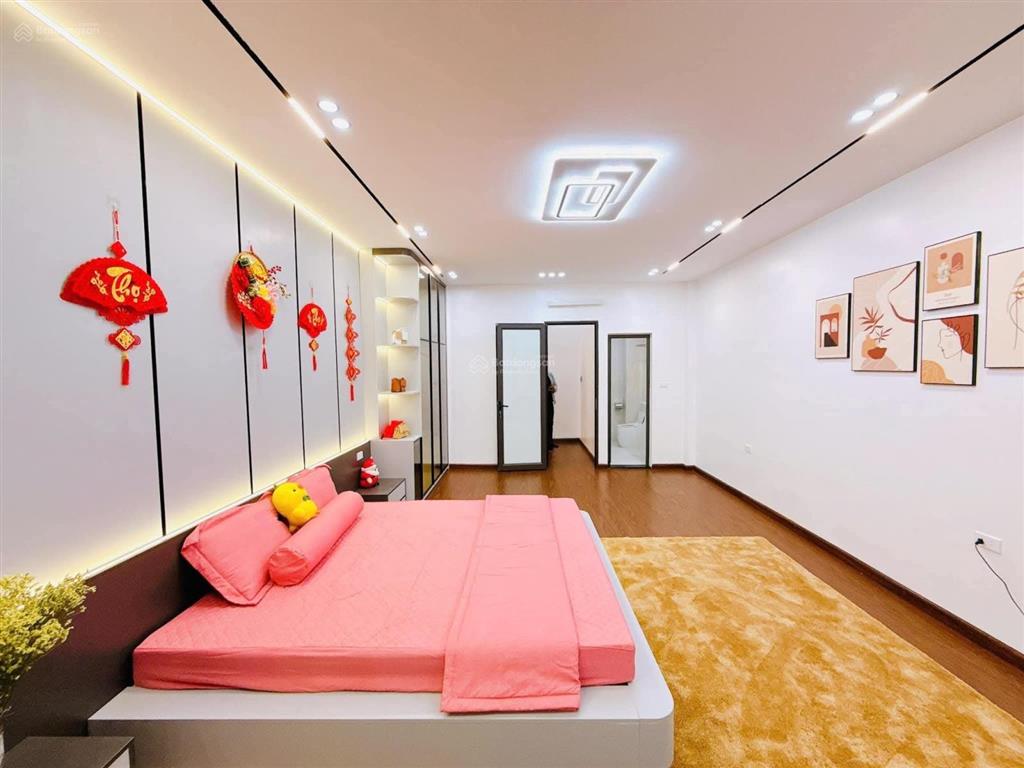 Ngọc khánh  la thành, ngõ thông 3 gác tránh, trước nhà 3m, gần phố, tặng nt, ở ngay, 39.6m2*5t