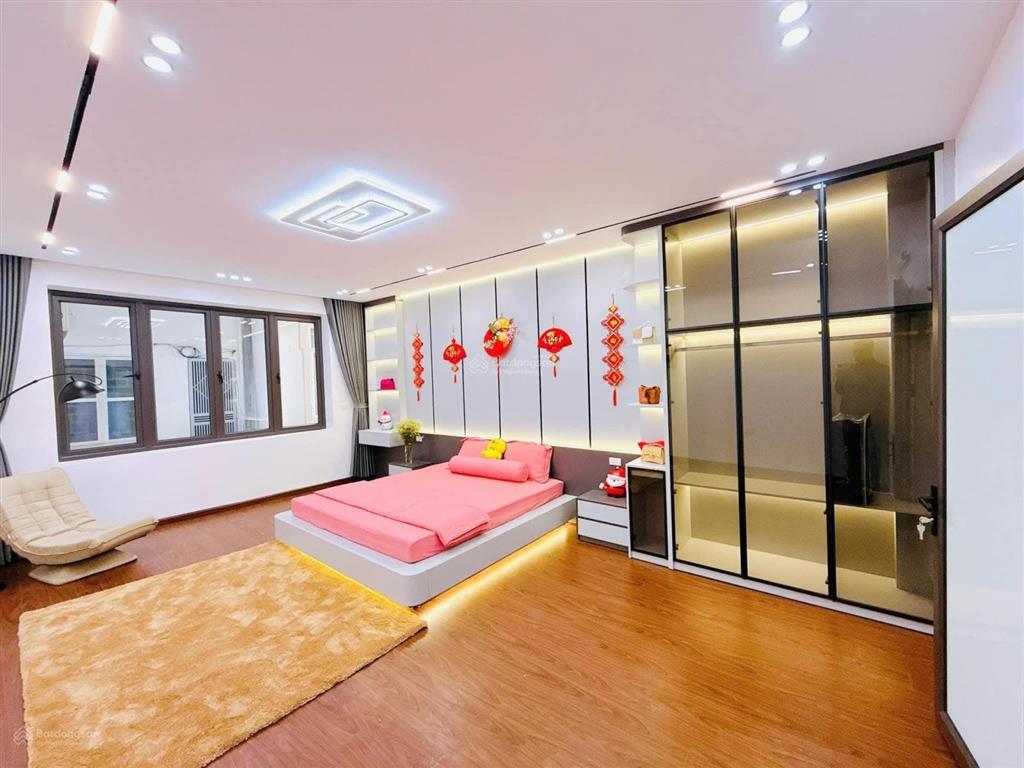 Ngọc khánh  la thành, ngõ thông 3 gác tránh, trước nhà 3m, gần phố, tặng nt, ở ngay, 39.6m2*5t