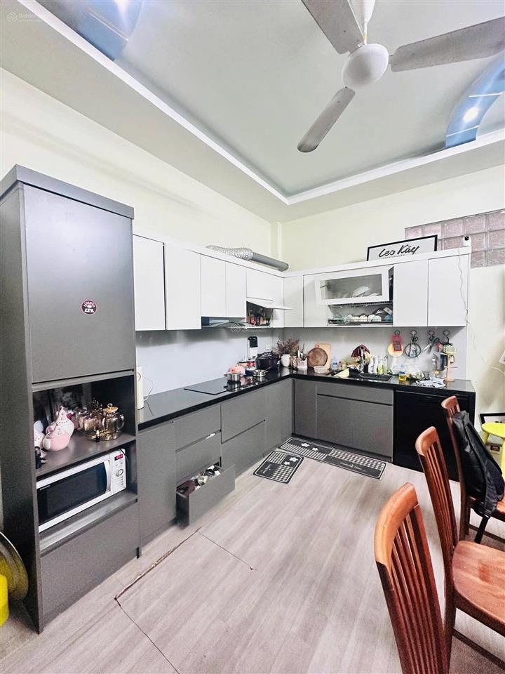 Có 102! lô góc ngọc khánh, dân xây chắc chắn, ngõ 3 gác thông, vài chục m ra phố, 44m2*4t
