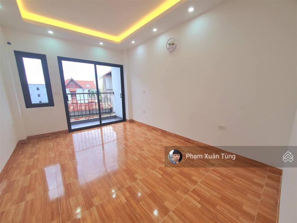 Giảm 700tr! võ chí công  lạc long quân, dân xây còn mới ở luôn, ngõ ô tô thông, 10m ô tô đỗ, 39m2