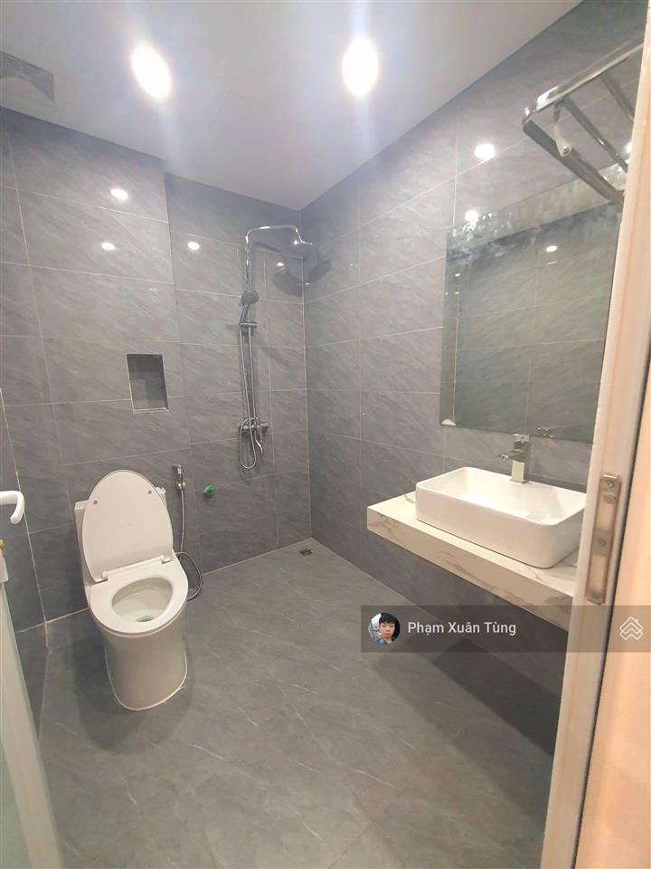 Giảm 700tr! võ chí công  lạc long quân, dân xây còn mới ở luôn, ngõ ô tô thông, 10m ô tô đỗ, 39m2