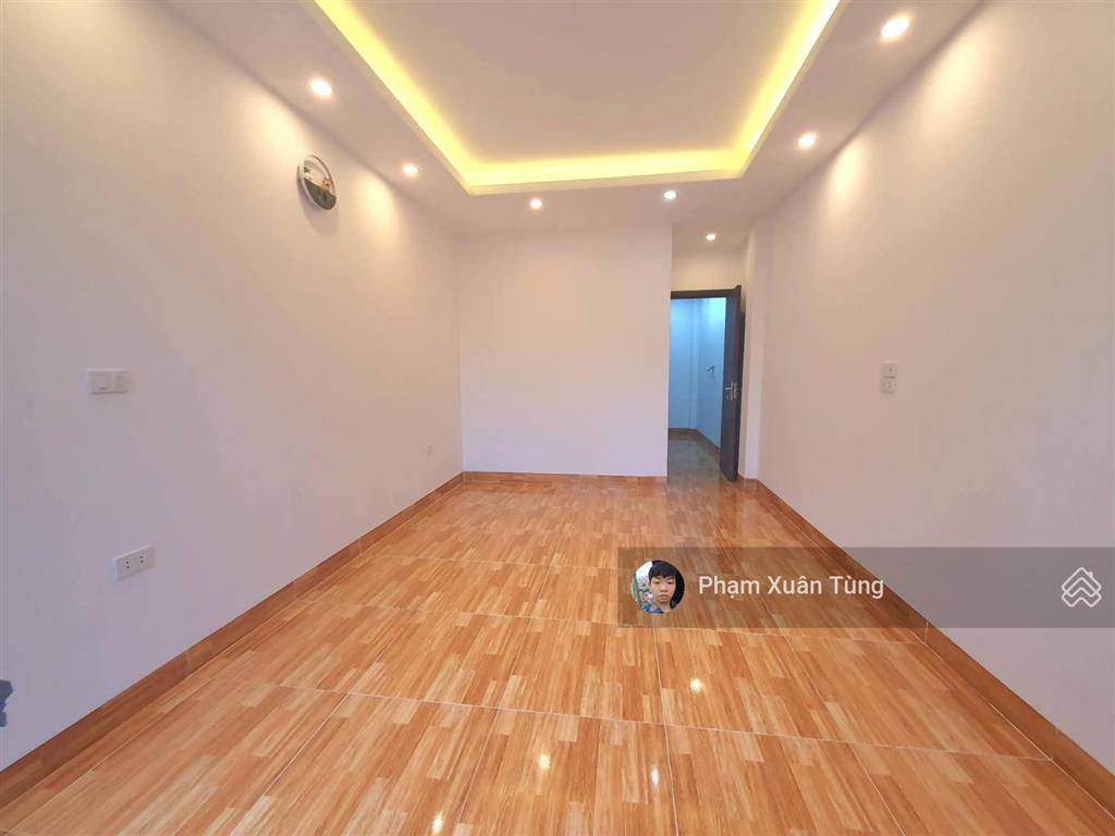 Giảm 700tr! võ chí công  lạc long quân, dân xây còn mới ở luôn, ngõ ô tô thông, 10m ô tô đỗ, 39m2