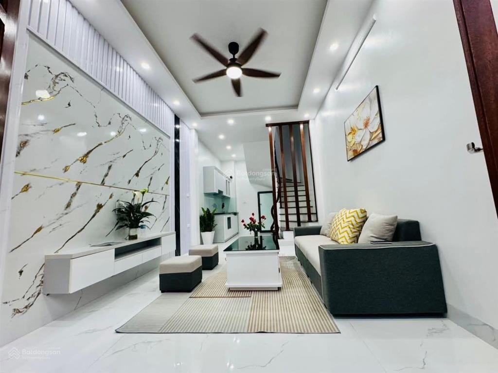 Yên hòa  cầu giấy, mới ở luôn, dân xây chắc chắn, ngõ 3 gác, 50m ra phố, thoáng, sân xe, 39m2*5t
