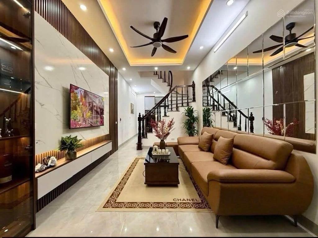 Trung tâm cầu giấy, nhà đẹp, ngõ thông, không qh, 60m ra phố, btct chắc chắn, ở ngay, 42m2*5t
