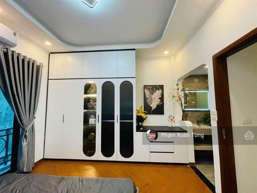 Cầu giấy, nhà đẹp ở luôn, ngõ ô tô, không qh, 50m ô tô tránh, gần phố, thoáng, sân xe, 37m2*5t