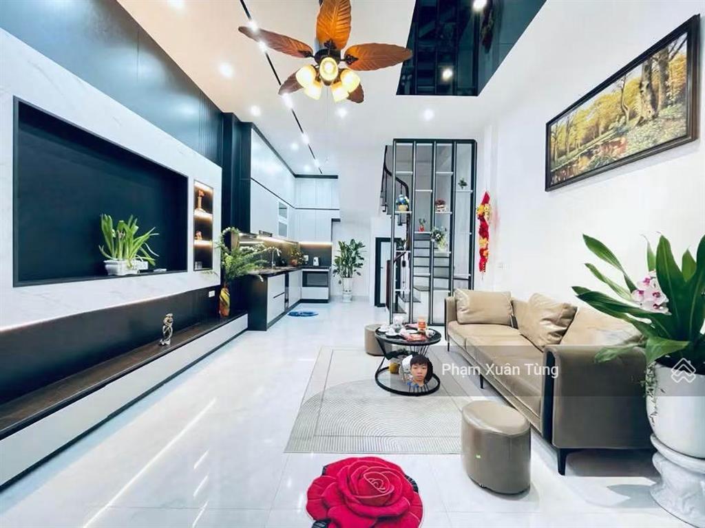 Cầu giấy, nhà đẹp ở luôn, ngõ ô tô, không qh, 50m ô tô tránh, gần phố, thoáng, sân xe, 37m2*5t