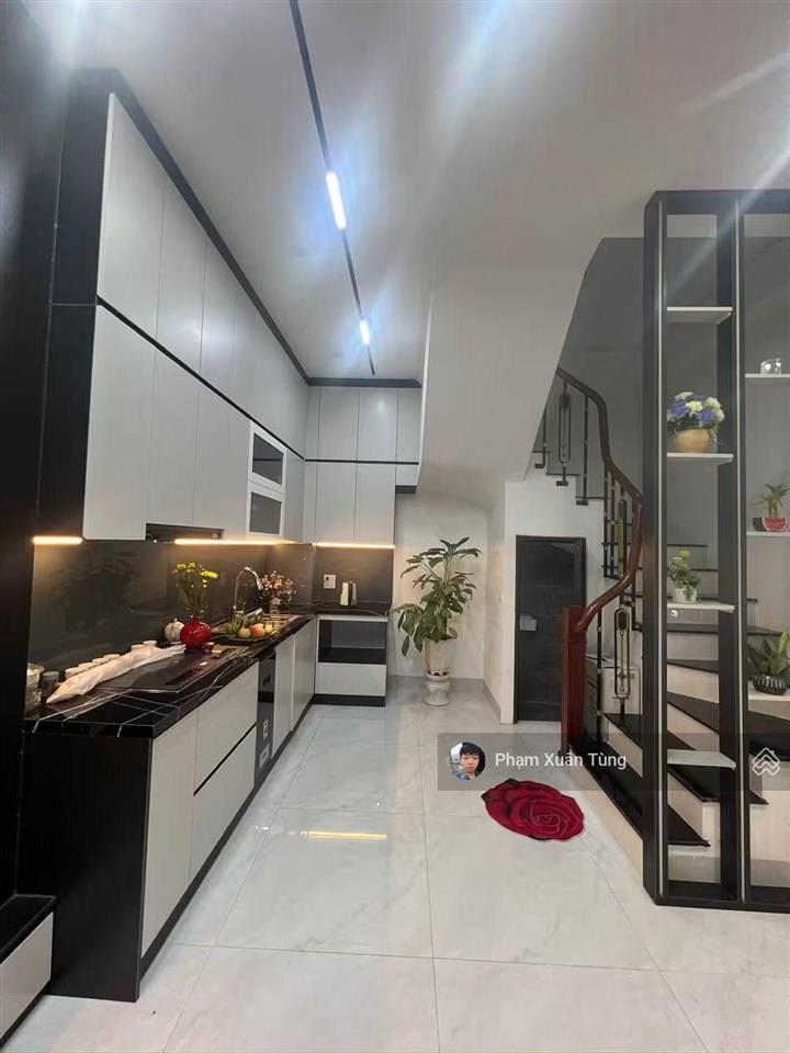 Cầu giấy, nhà đẹp ở luôn, ngõ ô tô, không qh, 50m ô tô tránh, gần phố, thoáng, sân xe, 37m2*5t