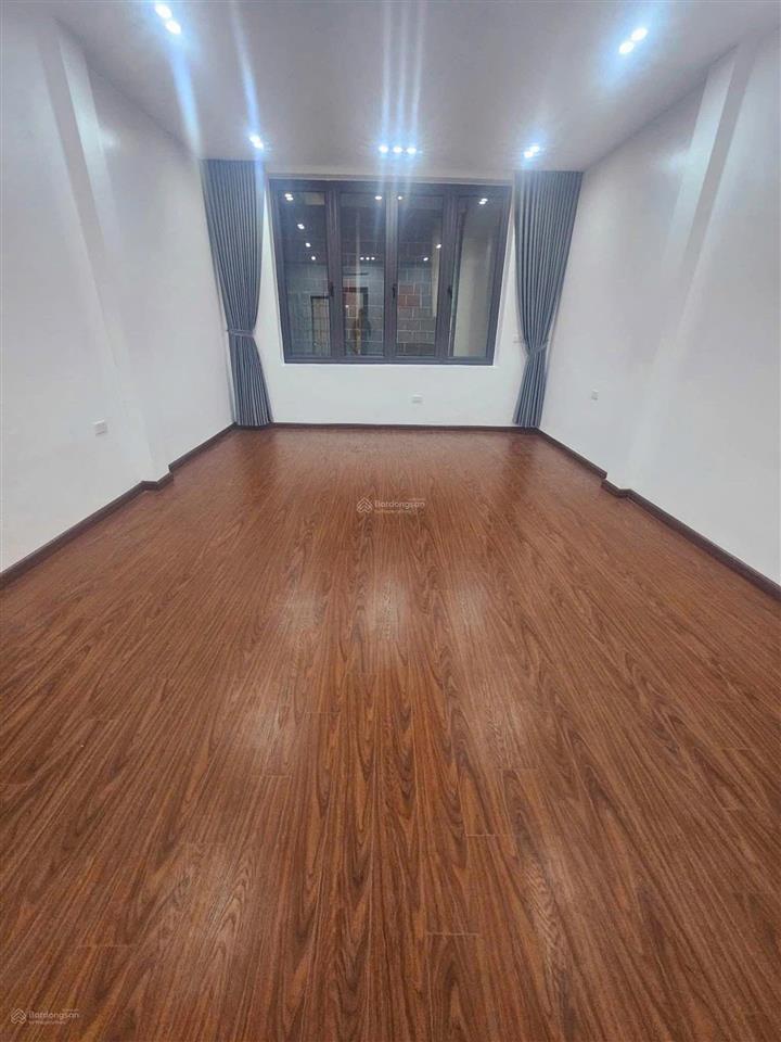 Kịch sàn! lạc long quân, ngõ ô tô, nhà đẹp ở luôn, 50m ô tô đỗ, 2 thoáng, 60m ra phố, 36m2*5t