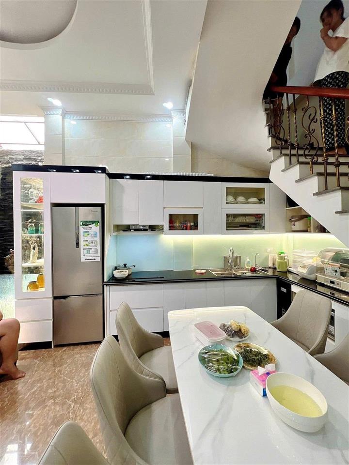 Gấp! lô góc yên hòa, dân xây chắc chắn, ngõ 3 gác, 50m ra phố, thoáng, sân xe, 41m2*5t