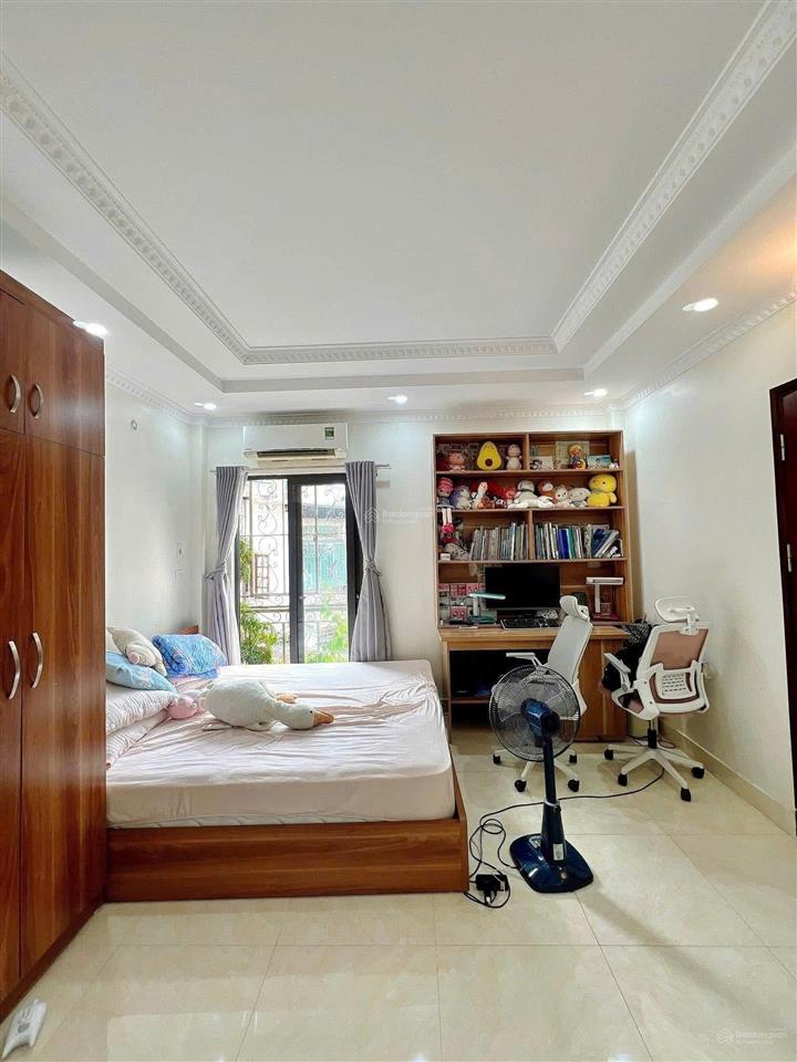 Gấp! lô góc yên hòa, dân xây chắc chắn, ngõ 3 gác, 50m ra phố, thoáng, sân xe, 41m2*5t
