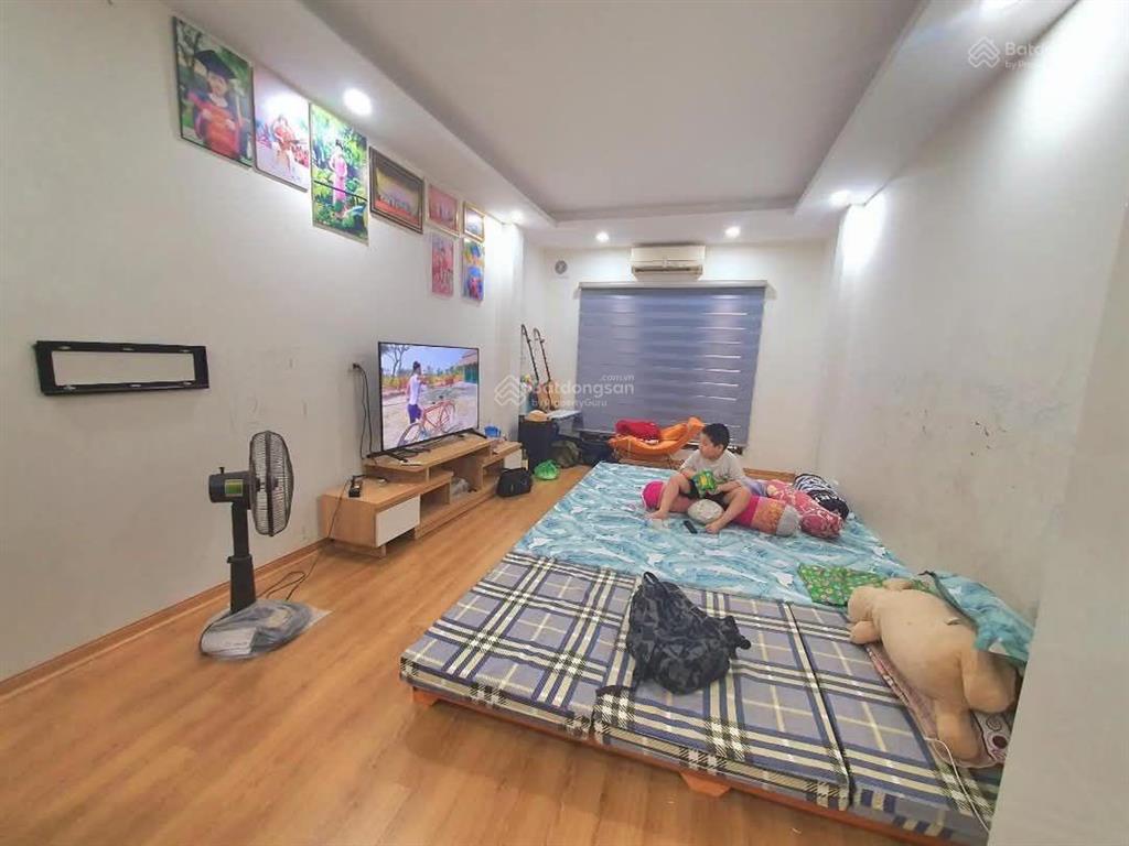 Siêu hiếm! ngọc khánh, dân xây, ngõ thông 3 gác tránh, trước nhà 3m, gần phố, ở ngay, 42m2*5t