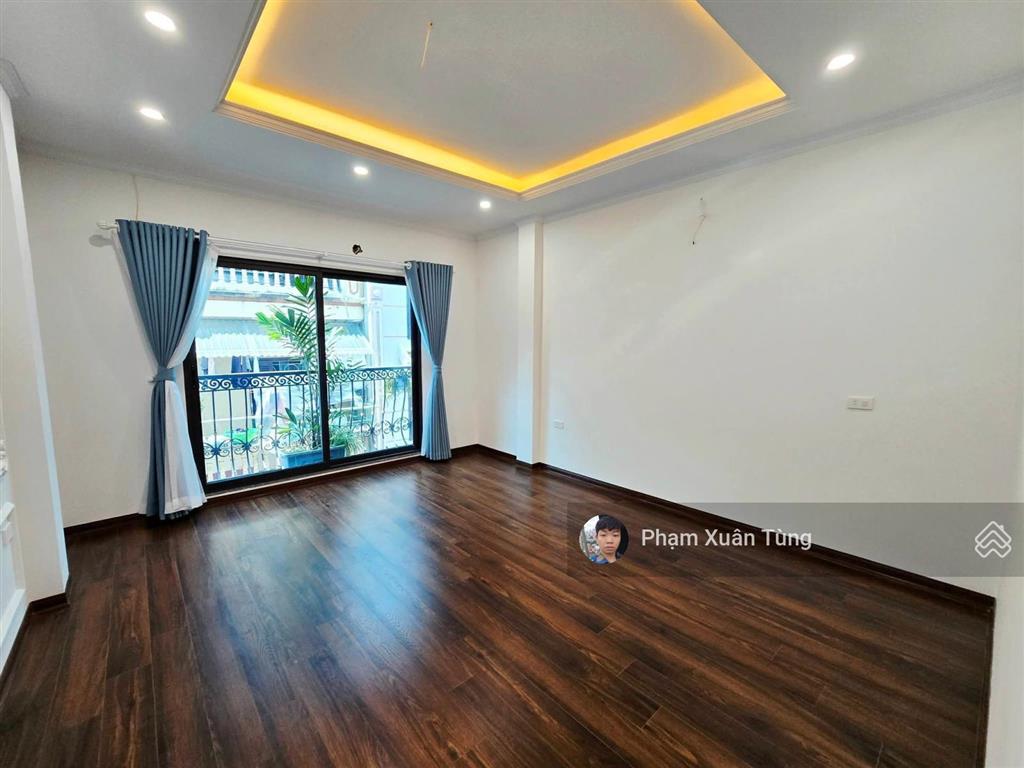 Giảm 1 tỷ! liễu giai, nhà đẹp thang máy, gần phố, ngõ thông ở thích, vài chục m ra ô tô tránh, 42m2