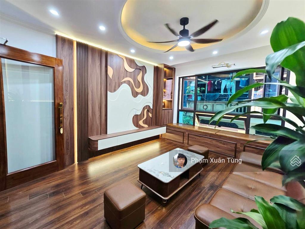 Giảm 1 tỷ! liễu giai, nhà đẹp thang máy, gần phố, ngõ thông ở thích, vài chục m ra ô tô tránh, 42m2