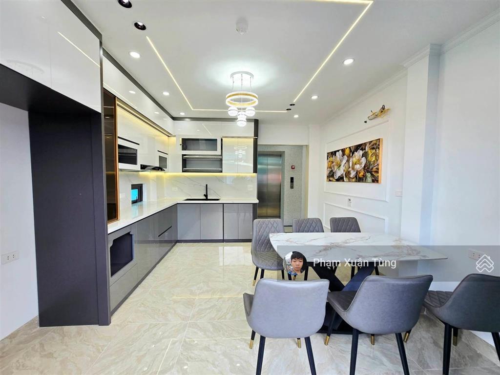 Giảm 1 tỷ! liễu giai, nhà đẹp thang máy, gần phố, ngõ thông ở thích, vài chục m ra ô tô tránh, 42m2
