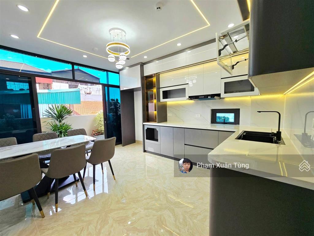 Giảm 1 tỷ! liễu giai, nhà đẹp thang máy, gần phố, ngõ thông ở thích, vài chục m ra ô tô tránh, 42m2