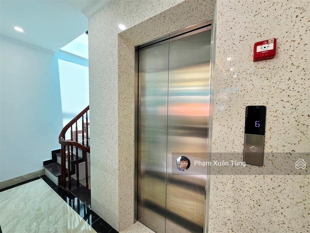 Giảm 1 tỷ! liễu giai, nhà đẹp thang máy, gần phố, ngõ thông ở thích, vài chục m ra ô tô tránh, 42m2