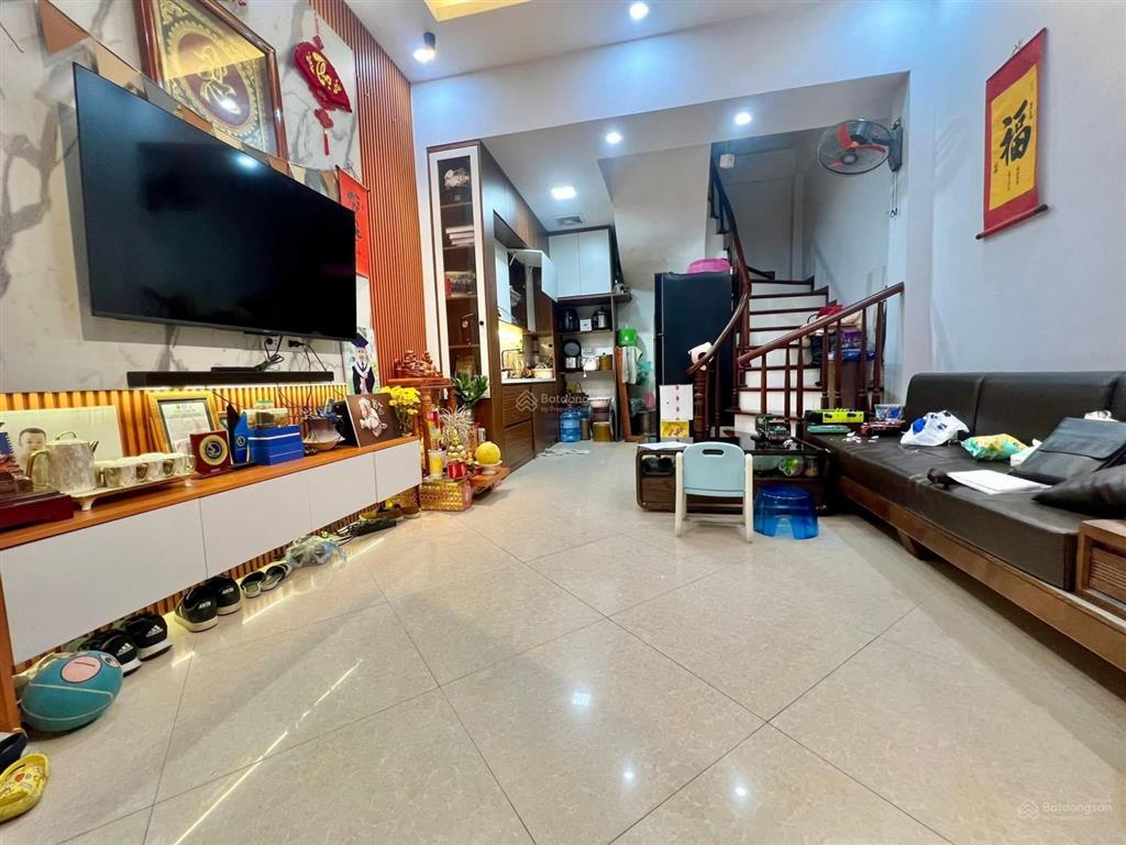 Bán nhà đội cấn, dân xây, khung cột chắc chắn, ngõ 3 gác, 50m ô tô tránh, ở ngay, 38m2*5t