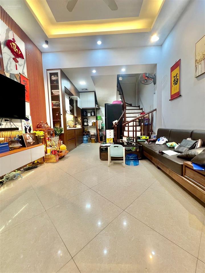 Bán nhà đội cấn, dân xây, khung cột chắc chắn, ngõ 3 gác, 50m ô tô tránh, ở ngay, 38m2*5t