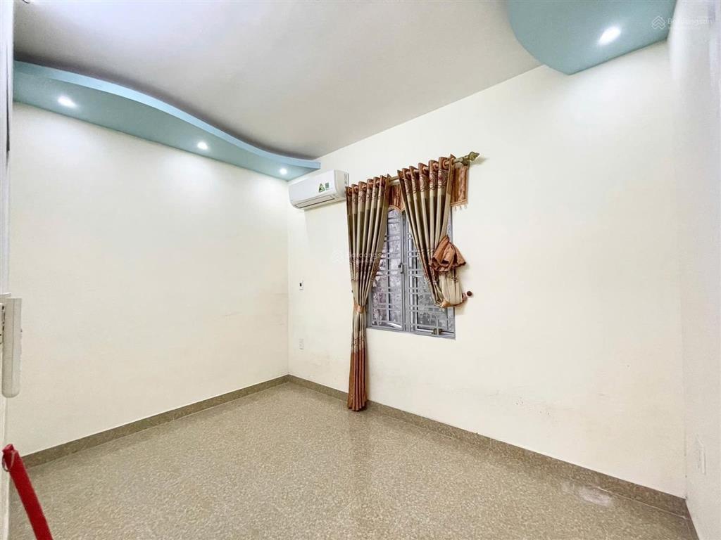 Quan hoa  nguyễn khánh toàn, xây chắc chắn, ngõ 3 gác, 50m ra phố, thoáng, ở luôn, 40m2*4t