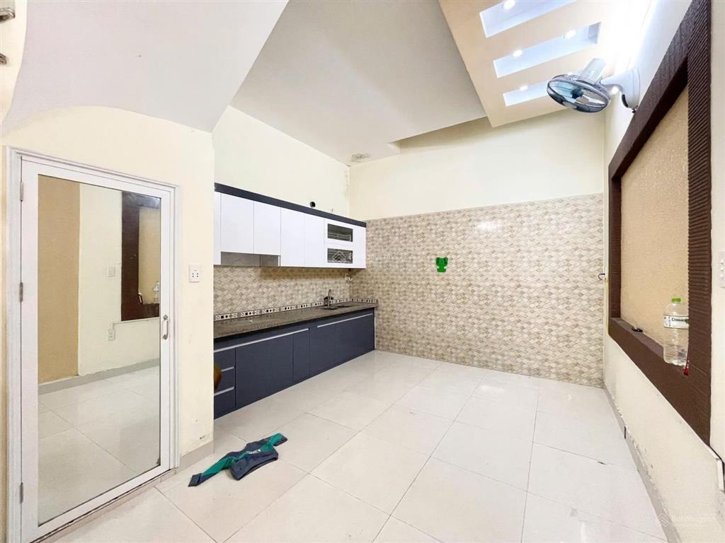 Quan hoa  nguyễn khánh toàn, xây chắc chắn, ngõ 3 gác, 50m ra phố, thoáng, ở luôn, 40m2*4t