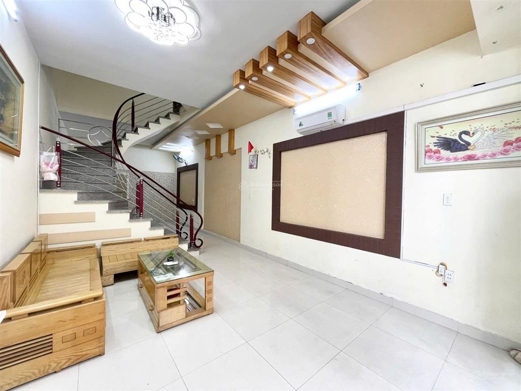 Quan hoa  nguyễn khánh toàn, xây chắc chắn, ngõ 3 gác, 50m ra phố, thoáng, ở luôn, 40m2*4t
