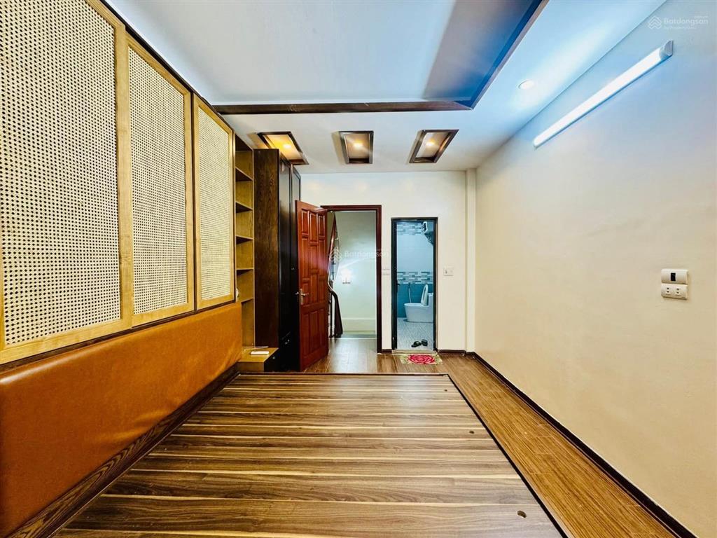 Có 1 0 2! lô góc ngọc khánh, nhà đẹp ở luôn, ngõ 3 gác thông, vài chục m ra phố, tặng nt, 39m2*5t