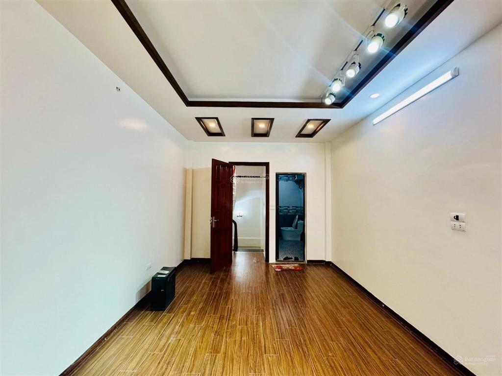 Có 1 0 2! lô góc ngọc khánh, nhà đẹp ở luôn, ngõ 3 gác thông, vài chục m ra phố, tặng nt, 39m2*5t
