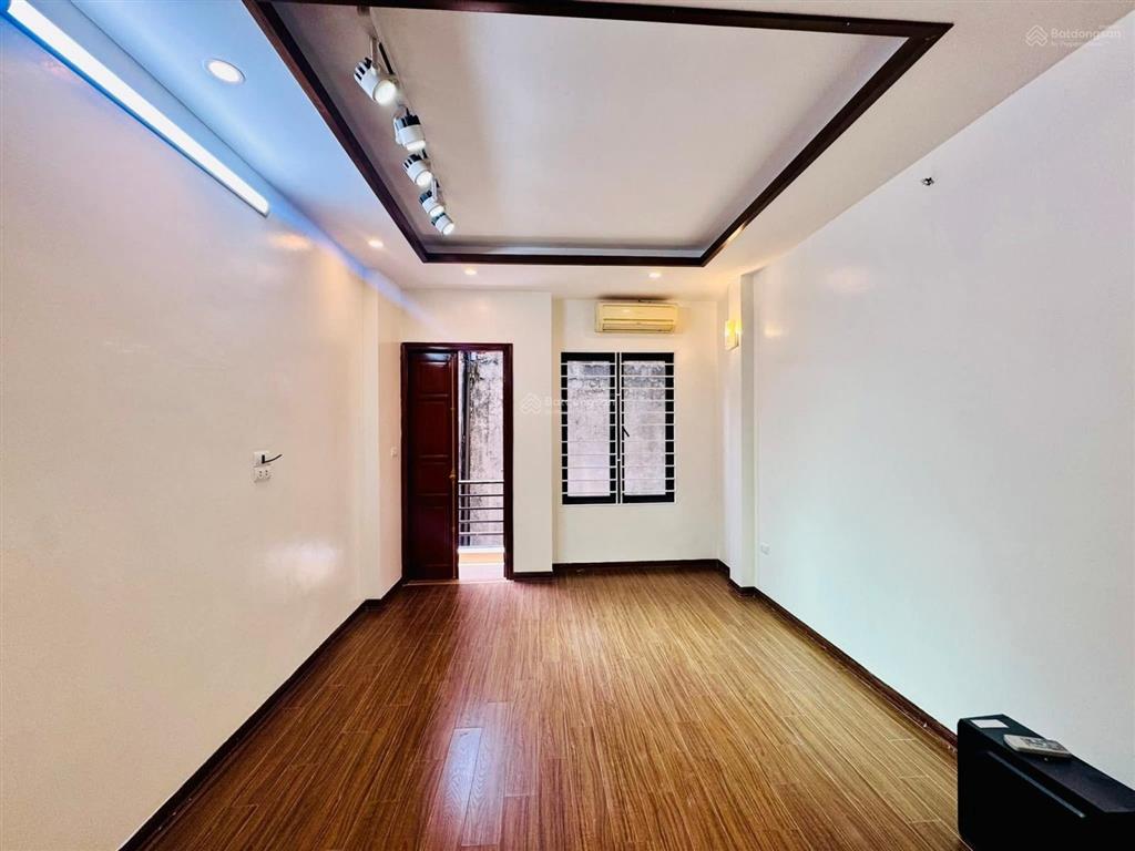 Có 1 0 2! lô góc ngọc khánh, nhà đẹp ở luôn, ngõ 3 gác thông, vài chục m ra phố, tặng nt, 39m2*5t