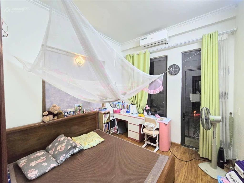 Bán gấp! cầu giấy, dân xây chắc chắn, ngõ 3 gác tránh, gần phố, thoáng, đẹp, ở ngay 42m2*5t