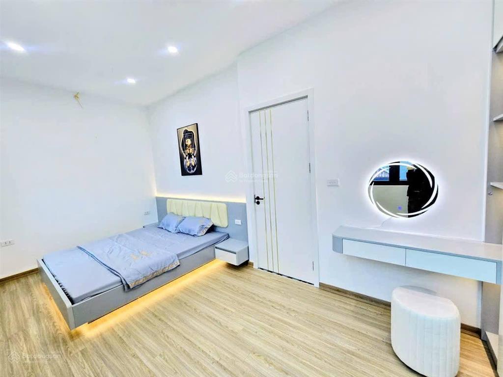 Bán gấp! cầu giấy, nhà mới, ngõ 3 gác, 60m ô tô đỗ, tặng full nt, sân xe, mới ở ngay, 45m2*5t