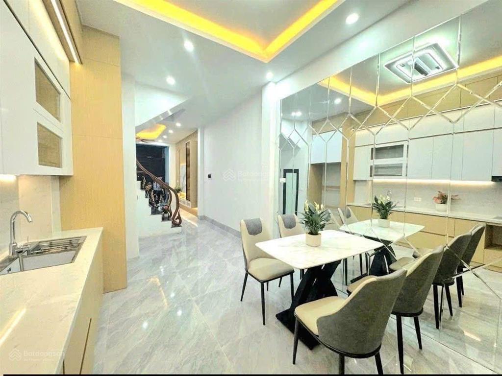 Bán gấp! cầu giấy, nhà mới, ngõ 3 gác, 60m ô tô đỗ, tặng full nt, sân xe, mới ở ngay, 45m2*5t