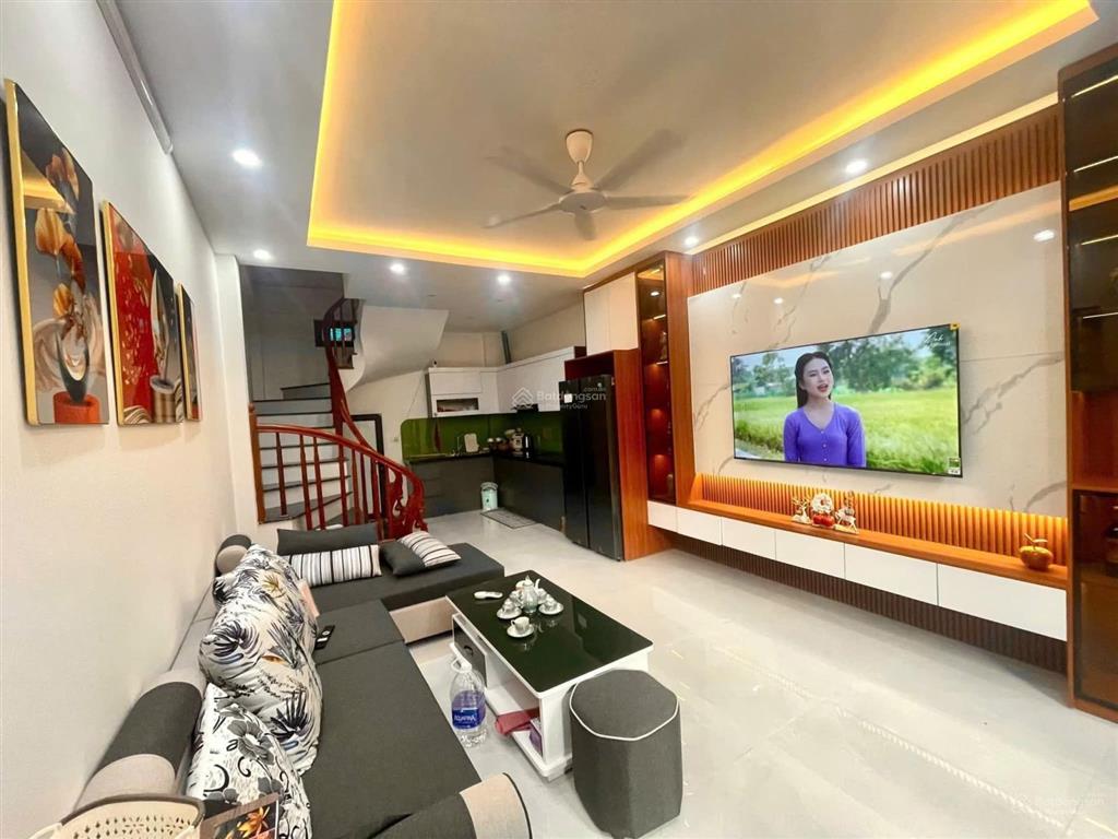 Bán nhà yên hòa, nhà đẹp ở ngay, xây chắc chắn, ngõ 3 gác tránh, 50m ra phố, thoáng, 38m2*5t