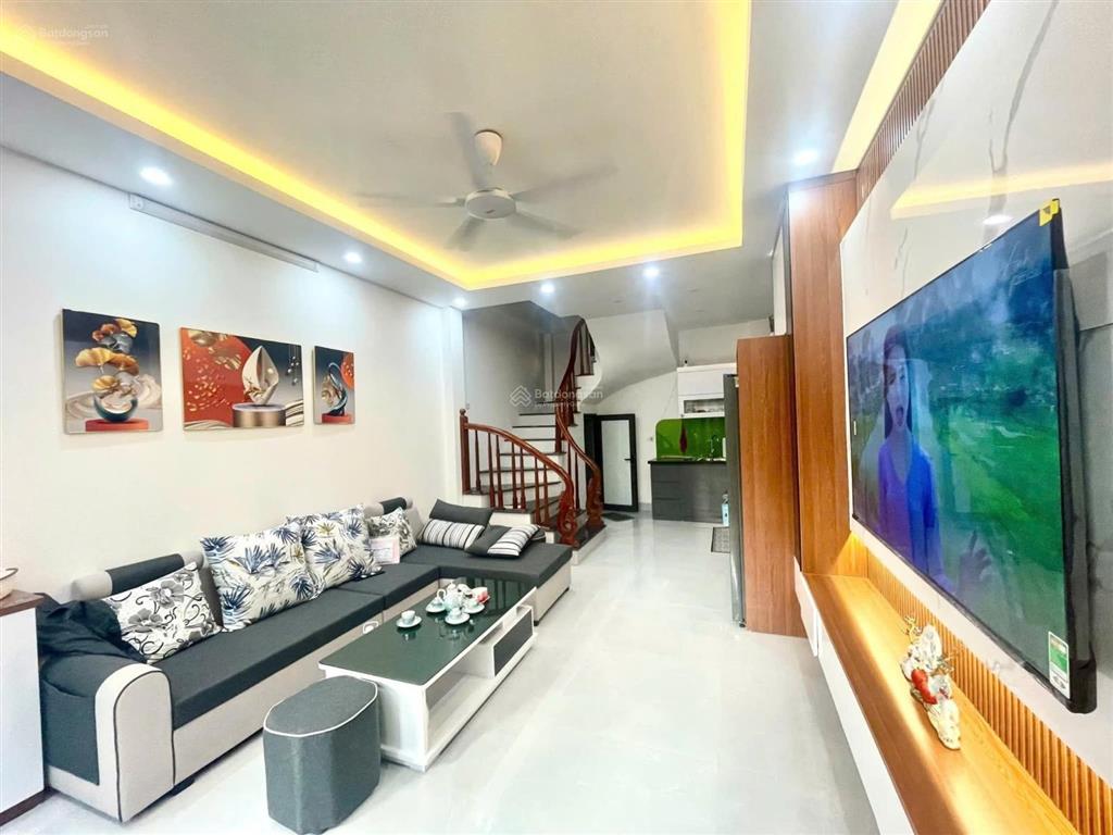 Bán nhà yên hòa, nhà đẹp ở ngay, xây chắc chắn, ngõ 3 gác tránh, 50m ra phố, thoáng, 38m2*5t