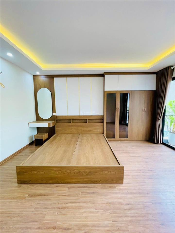 Bán nhanh! trần thái tông, dân xây chắc chắn, ngõ 3 gác tránh, 70m ra phố, thoáng, sân xe, 45m2*5t