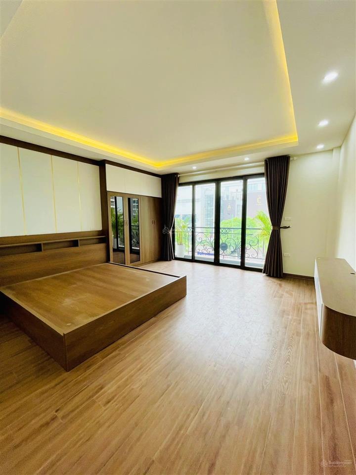 Bán nhanh! trần thái tông, dân xây chắc chắn, ngõ 3 gác tránh, 70m ra phố, thoáng, sân xe, 45m2*5t