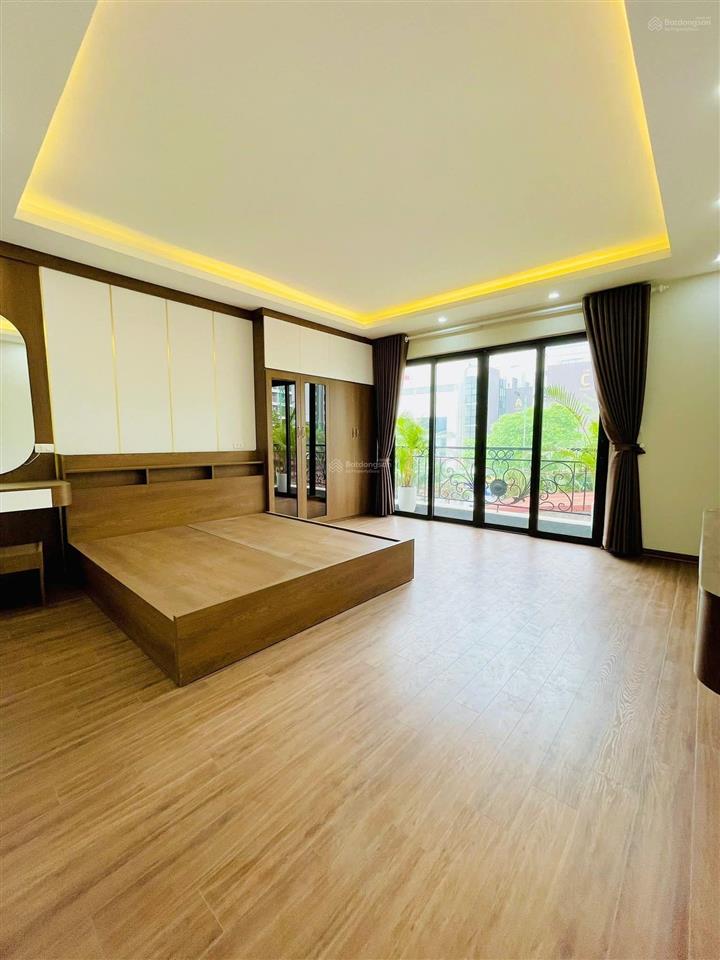 Bán nhanh! trần thái tông, dân xây chắc chắn, ngõ 3 gác tránh, 70m ra phố, thoáng, sân xe, 45m2*5t