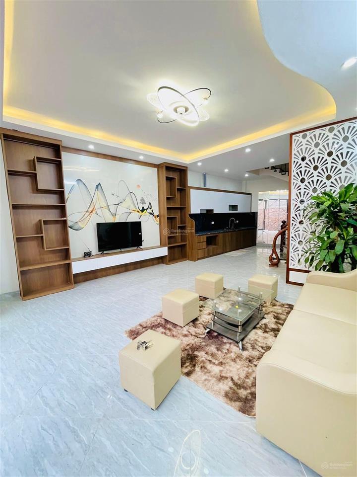 Bán nhanh! trần thái tông, dân xây chắc chắn, ngõ 3 gác tránh, 70m ra phố, thoáng, sân xe, 45m2*5t