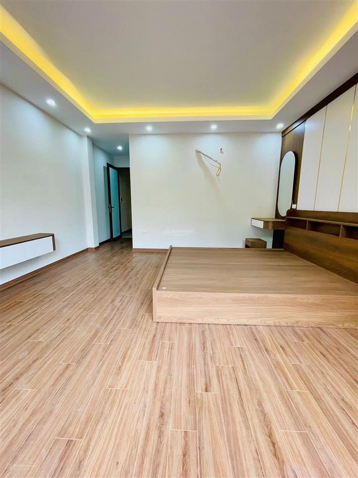 Bán nhanh! trần thái tông, dân xây chắc chắn, ngõ 3 gác tránh, 70m ra phố, thoáng, sân xe, 45m2*5t