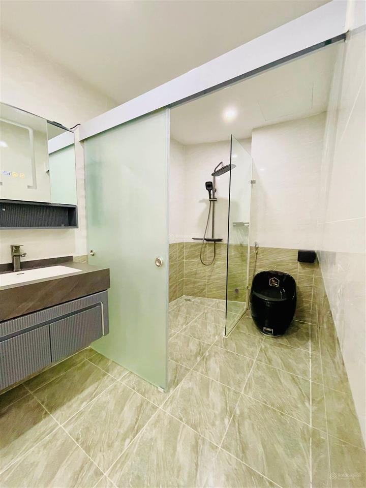 Bán nhanh! trần thái tông, dân xây chắc chắn, ngõ 3 gác tránh, 70m ra phố, thoáng, sân xe, 45m2*5t